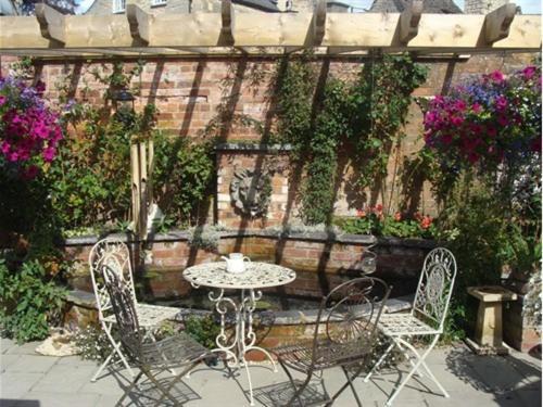 The Old Brewhouse Bed & Breakfast Сайърънсестър Екстериор снимка
