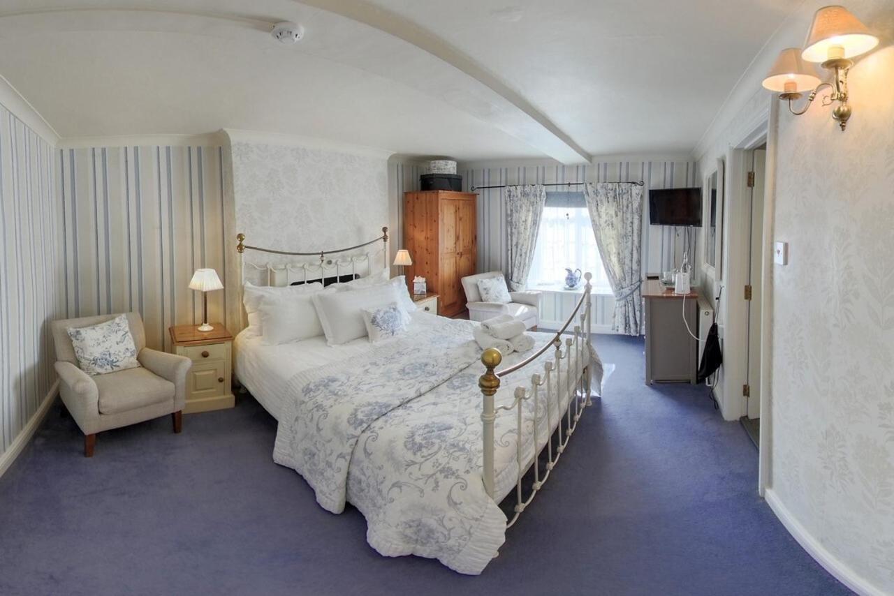 The Old Brewhouse Bed & Breakfast Сайърънсестър Екстериор снимка