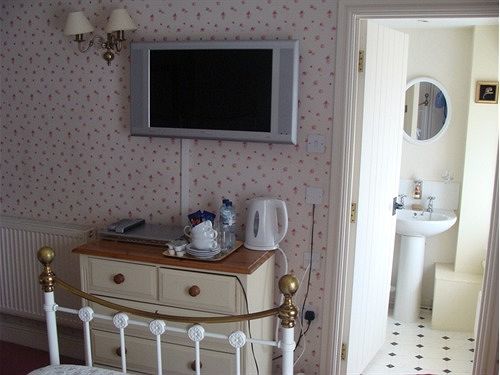 The Old Brewhouse Bed & Breakfast Сайърънсестър Екстериор снимка